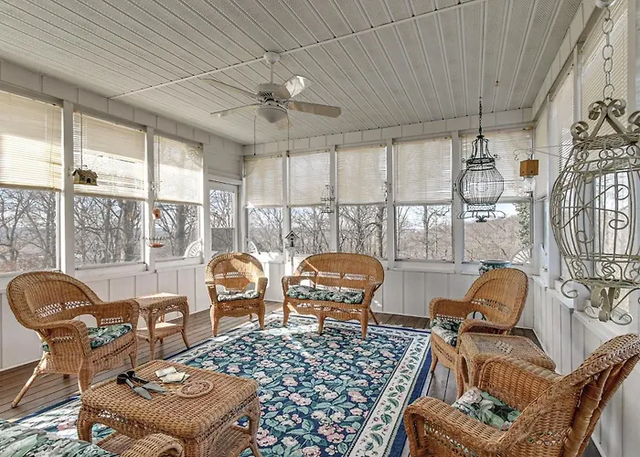 Spacious Shawnee Forest Hideaway! Hilltop Estate *