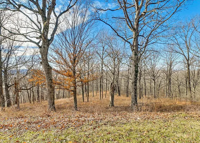 Holiday home Spacious Shawnee Forest Hideaway! Hilltop Estate
