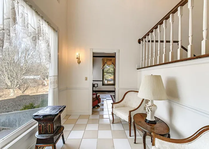 Spacious Shawnee Forest Hideaway! Hilltop Estate Holiday home