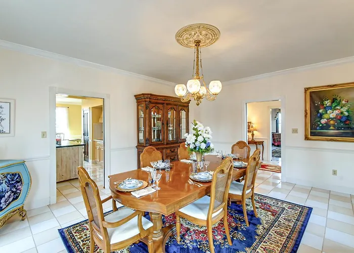 Spacious Shawnee Forest Hideaway! Hilltop Estate