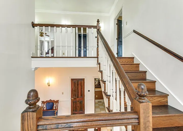 Spacious Shawnee Forest Hideaway! Hilltop Estate Holiday home *