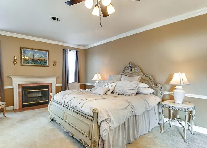 Spacious Shawnee Forest Hideaway! Hilltop Estate Holiday home Murphysboro