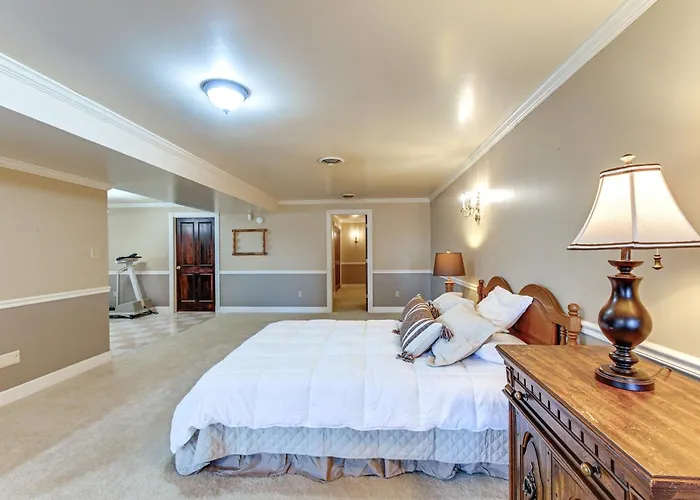 Spacious Shawnee Forest Hideaway! Hilltop Estate