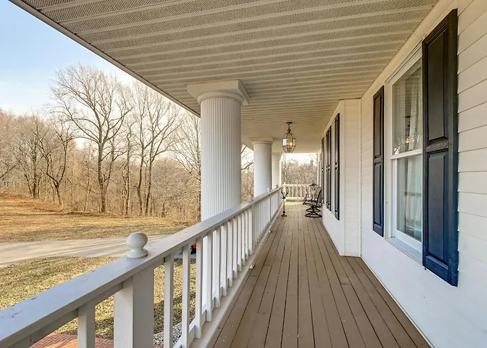 Spacious Shawnee Forest Hideaway! Hilltop Estate