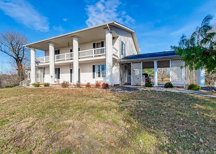 Spacious Shawnee Forest Hideaway! Hilltop Estate
