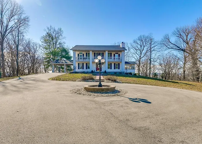 Spacious Shawnee Forest Hideaway! Hilltop Estate Holiday home Murphysboro